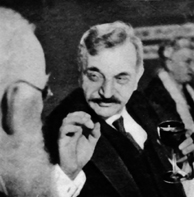 <b>...</b> Emanuel Lasker spricht mit Turnierorganisator <b>Fritz Widmann</b>. - PIC05_Lasker