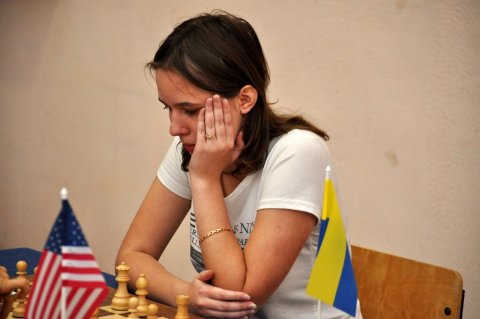 http://de.chessbase.com/portals/3/files/2010/blitzwm/semifinal/muzychukM.jpg