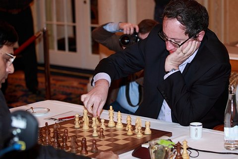 Gelfand hace una jugada