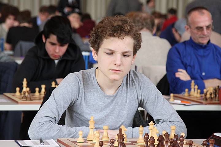 GRENKE Chess Open: Vincent Keymer stellt Magnus Carlsen in den Schatten -  Deutscher Schachbund - Schach in Deutschland