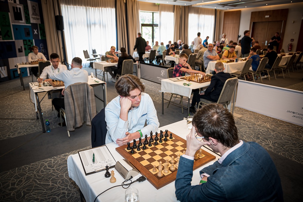 Prag Le Quang Liem führt im Masters, Keymer rettet Remis ChessBase