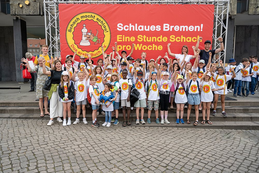 VIDEO  Schach macht schlau: Über 1.000 Grundschulkinder spielen