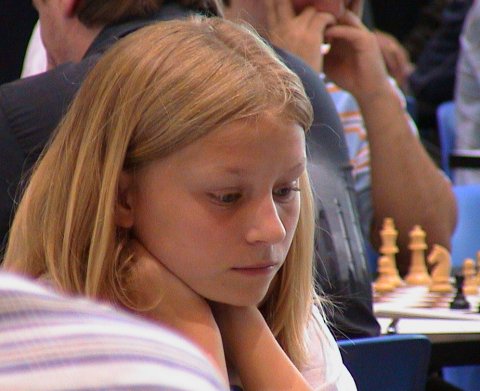 Die 12-jährige <b>Lara Stock</b> hat sich im oberen Viertel fest gespielt. - Dsc00002