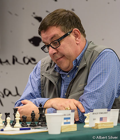 GM Alex Yermolinsky erklärt Wei Yis Läuferopfer ChessBase