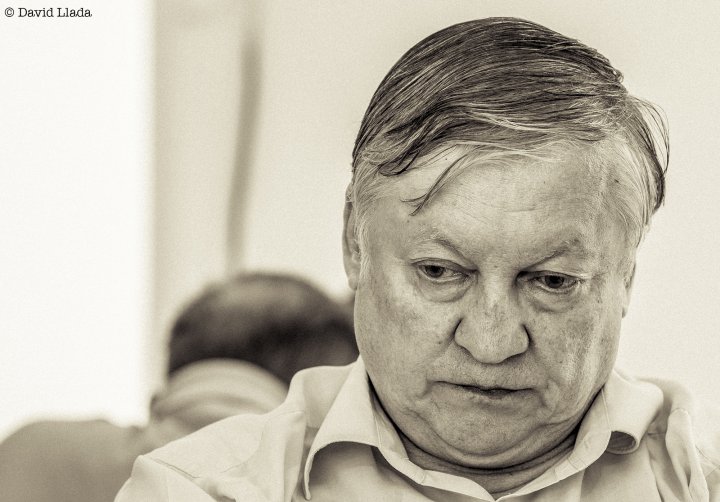 Turnier der Legenden Anatoly Vaisser übernimmt die Führung ChessBase