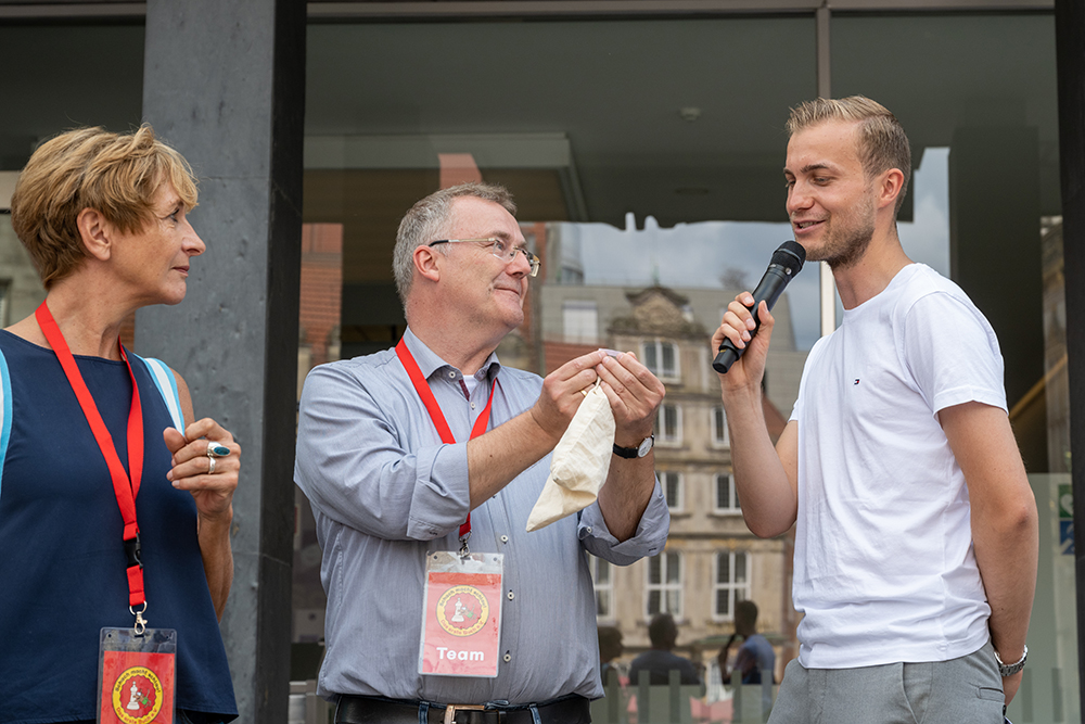 Nikola Schroth, Referentin für die Bremer Grundschulen, Rainer Woisin (ChessBase) und Moderator Mathias Hoppe