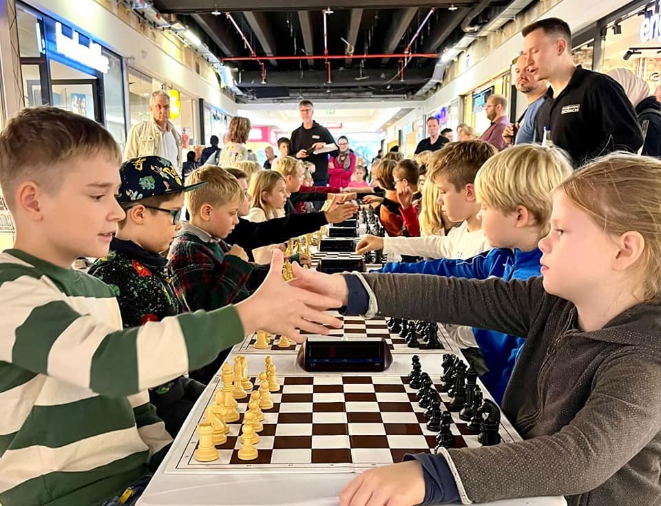 FASZINATION SCHACH MIT GM SEBASTIAN SIEBRECHT – Uedemer Schachklub 1948 e.V.