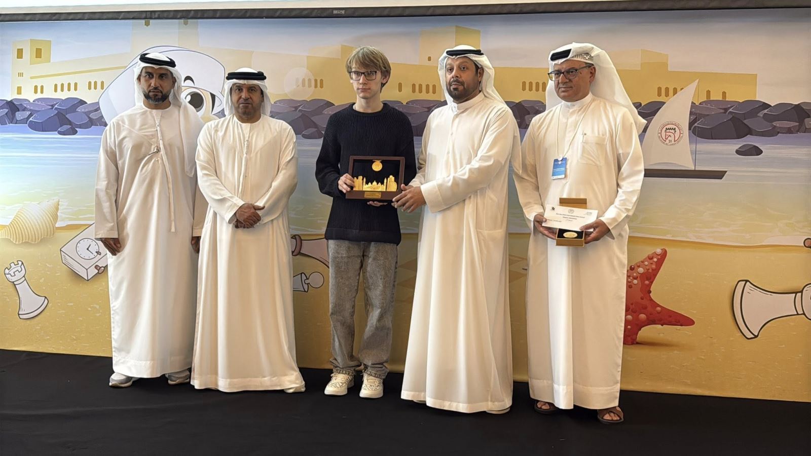 Deniz Lazavik, Abu Dhabi