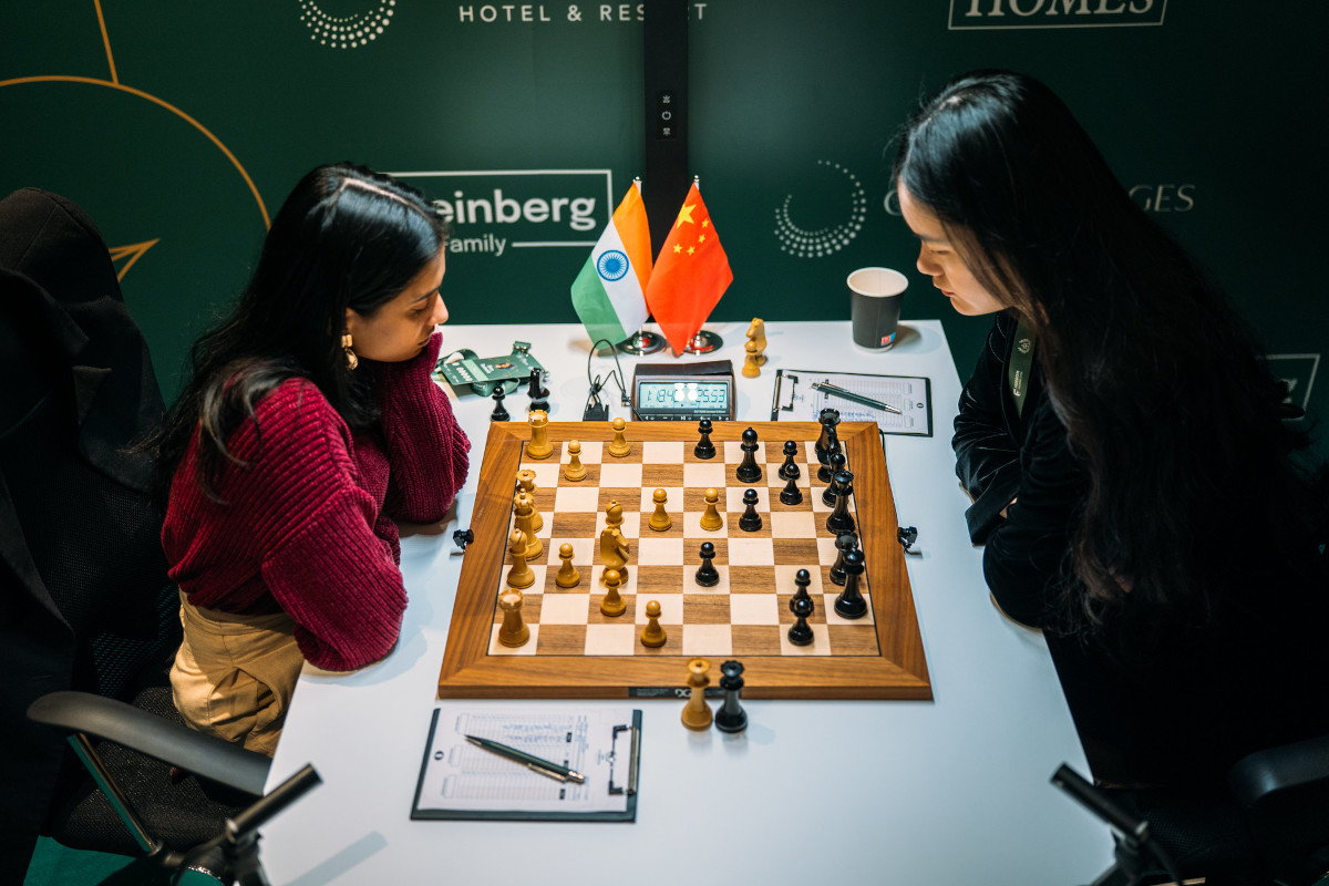 Divya Deshmukh, Zhu Jiner