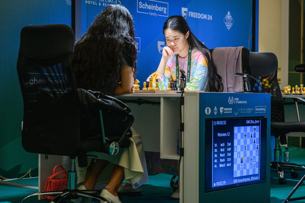 Bibisara Assaubayeva, Zhu Jiner