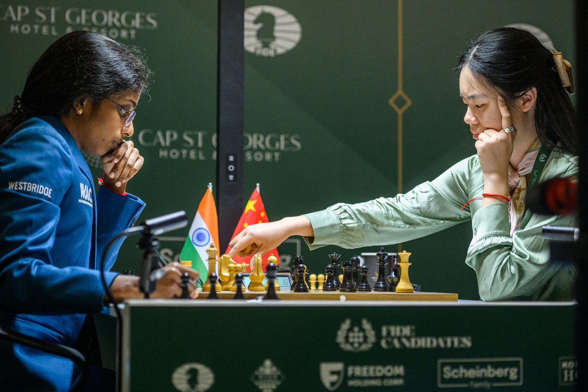 Vaishali Rameshbabu, Zhu Jiner