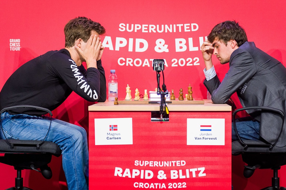 SuperUnited Rapid & Blitz Knappe Führung für van Foreest ChessBase