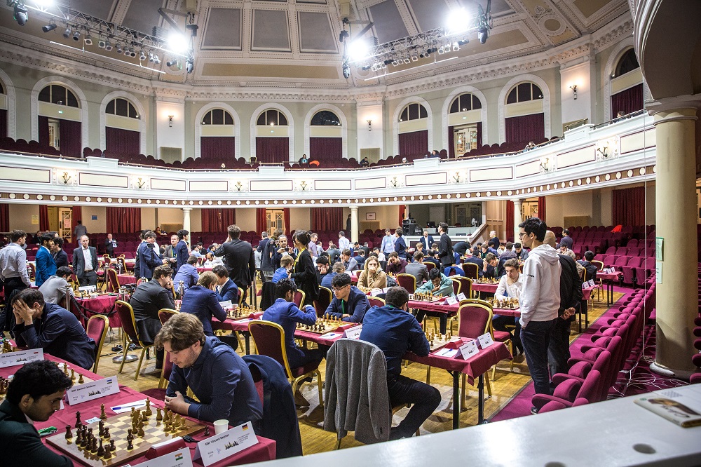 Keymer, Vincent (2717) -- Fedoseev, Vladimir (2691), FIDE Grand Swiss (10)  2023, 1-0 