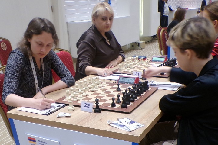 Chess news — Frauen-EM in Batumi: DSB-Frauen solide – Safarli profitiert