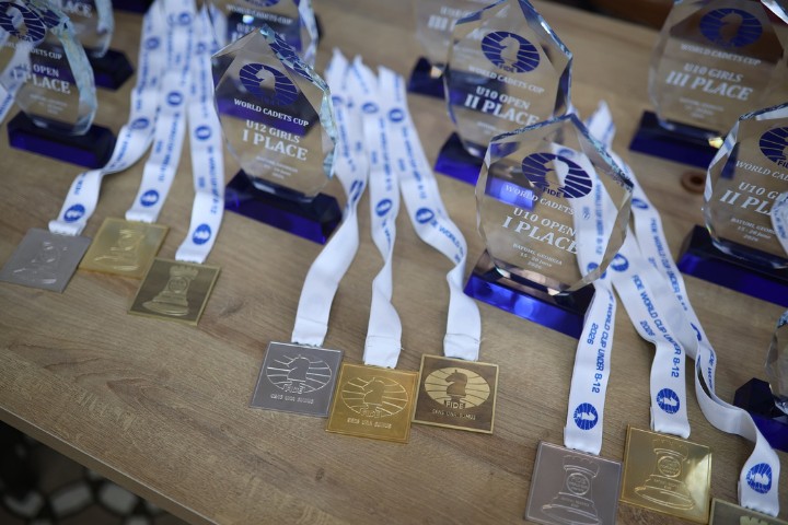 Chess news — World Cadets Cup: Naumann und Aguike verpassen Endrunde um einen Punkt