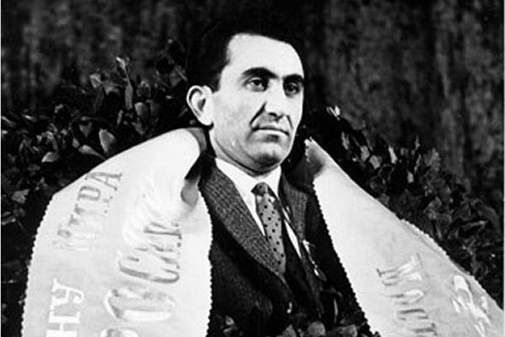 Zum 90sten Geburtstag von Tigran Petrosian | ChessBase